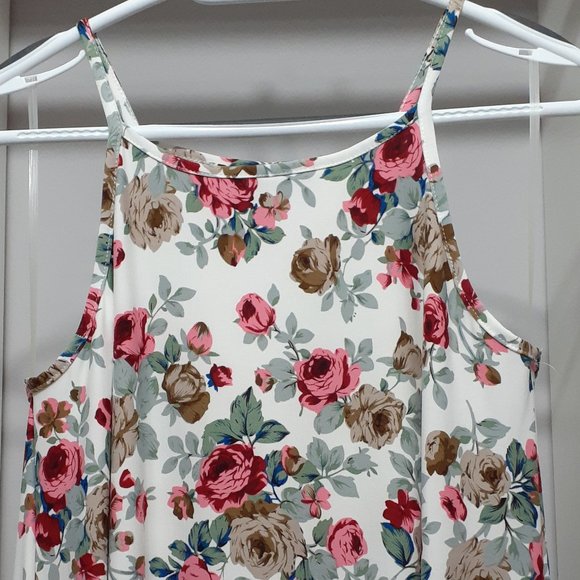 Loose and comfortable sleeveless dress - Picture 2 of 2